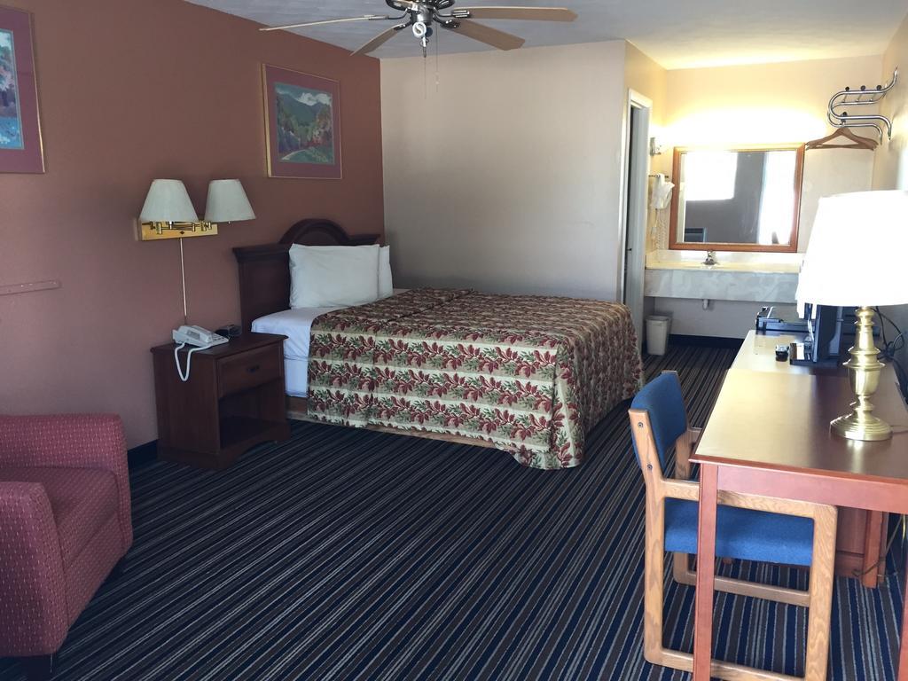 Budget Inn Motel Bourbon Room photo